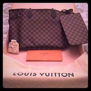 Medium Sized (MM) Neverfull bag w/ Clutch
